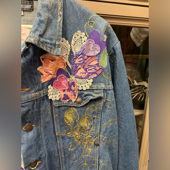 Vintage denim jacket hand painted and Jewell embellished applique - Picture 4 of 5